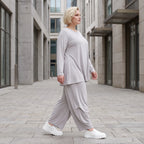 Silbergraues Slinkyshirt in Glockenform mit Rundhalsausschnitt und Stretchkomfort