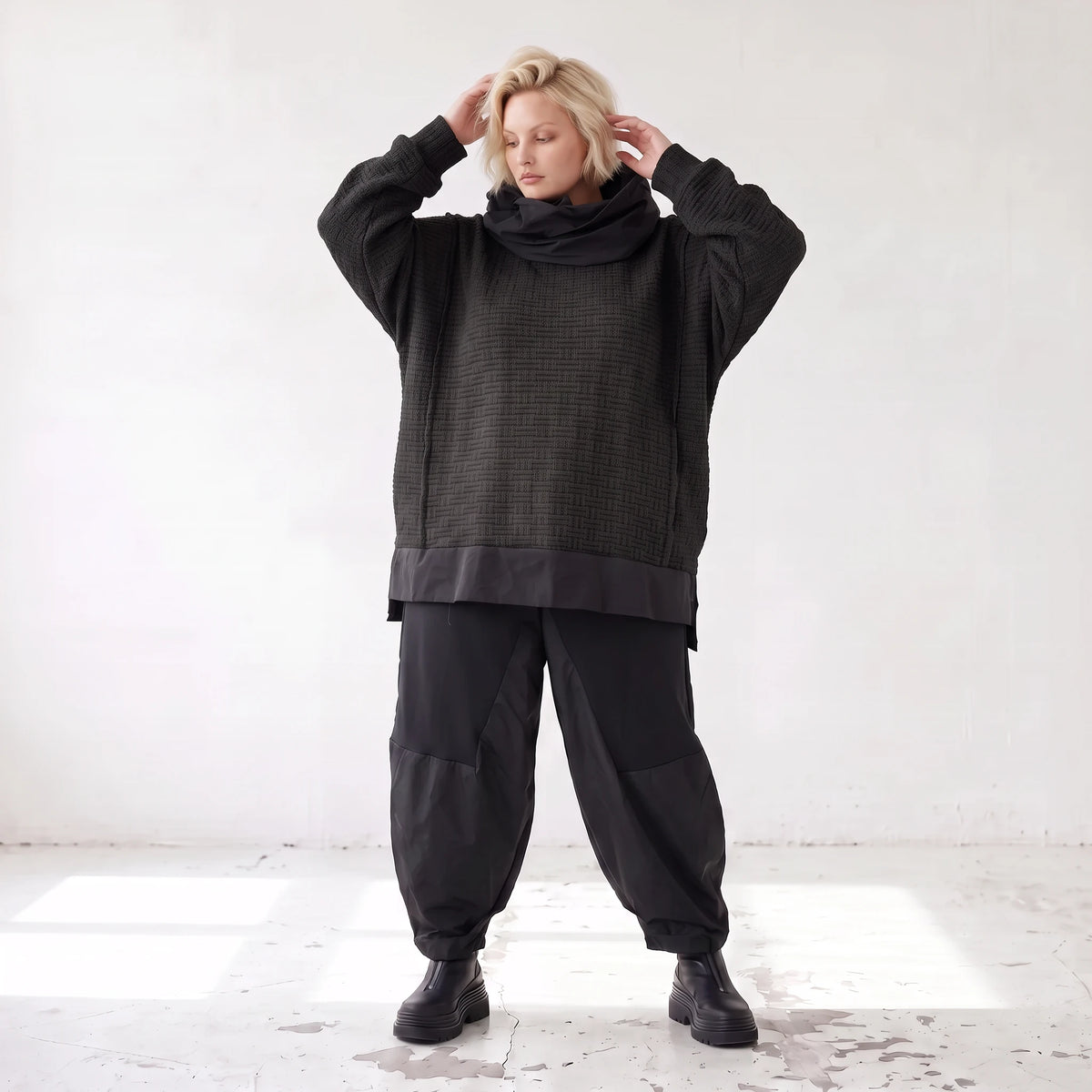 Weicher Strickpullover mit Rollkragen geradem Schnitt und seitlichen Schlitzen warm