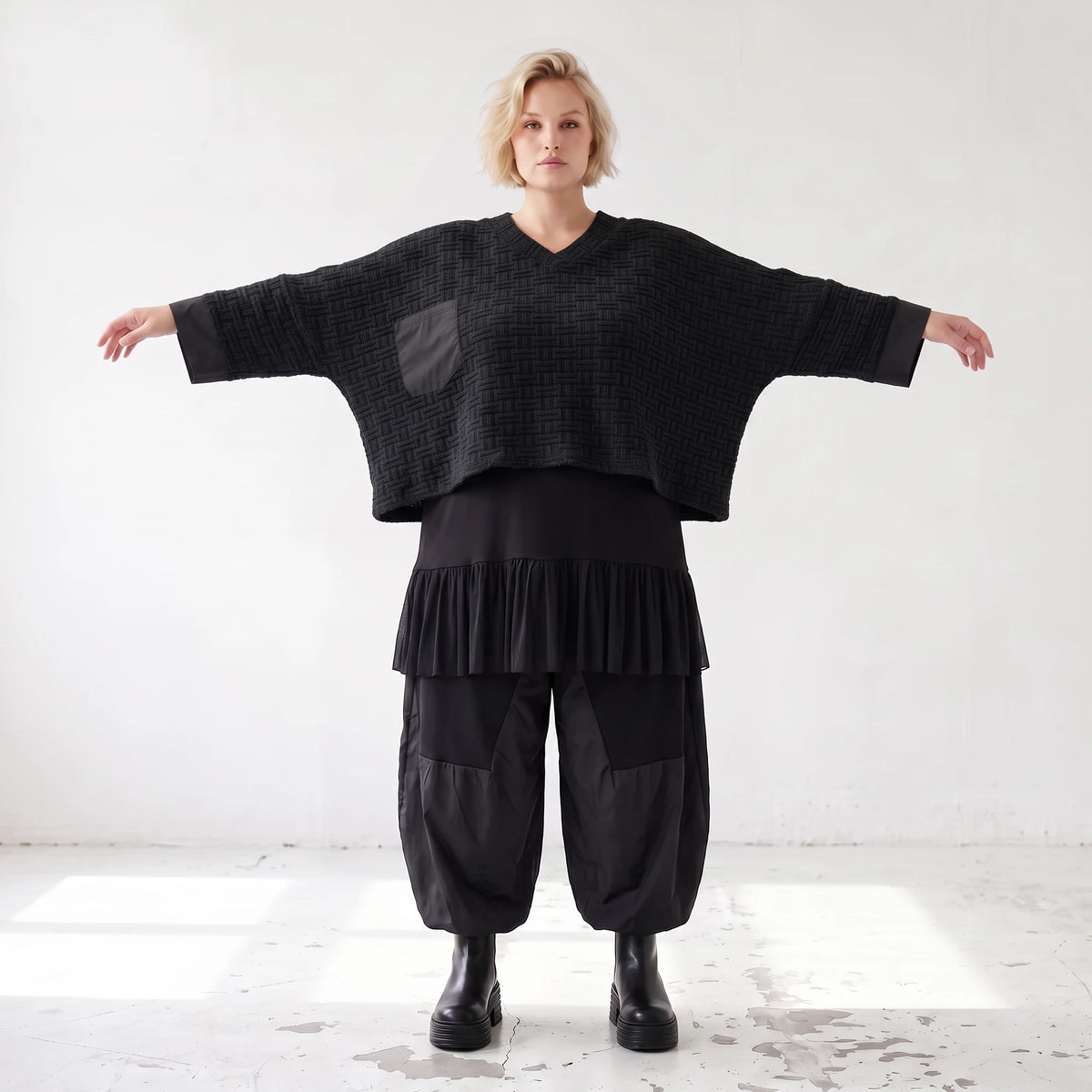 Stricküberwurf aus Baumwollmix mit Rundhalsausschnitt Taschen Langarm ohne Verschluss