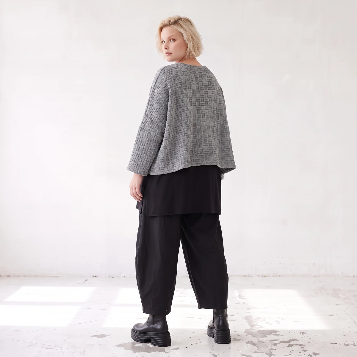 Kastiger Strickpullover mit Rundhals aus weicher Baumwolle und Acryl warm für den Winter