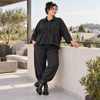 Schwarze Jeansjacke mit Stretch Hemdkragen Knopfleiste Seitentaschen und gerundetem Saum