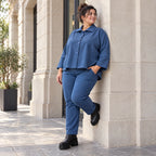 Karottenhose aus jeansblauem Stretchdenim mit Dehnbund in weicher Baumwollqualität