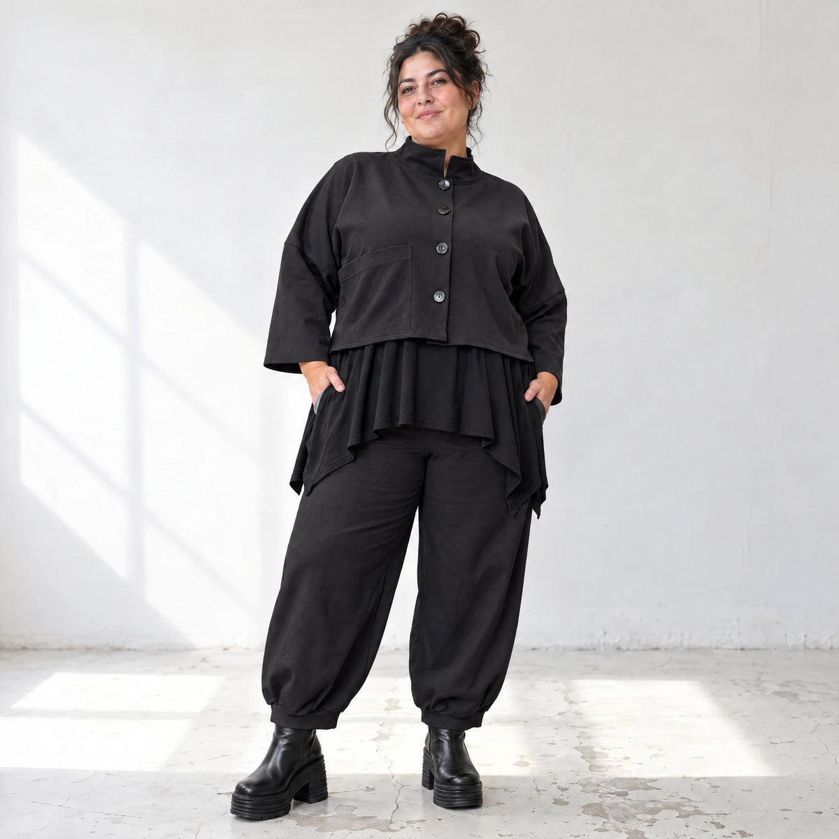 Schwarze Jeansjacke aus Stretchdenim in kastiger Form aus Baumwolle mit Elasthan