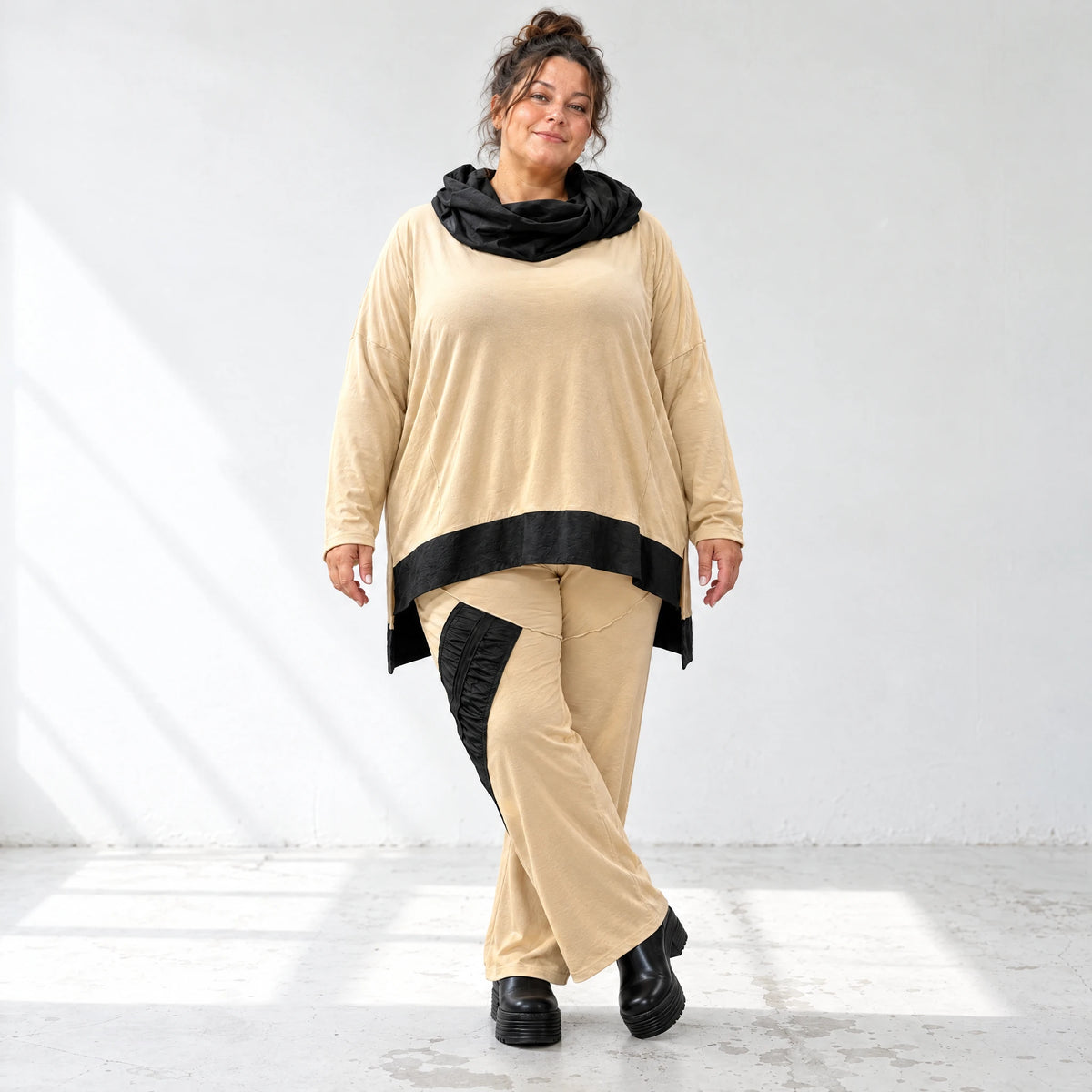 Jerseyhose mit geradem Bein und Dehnbund mit Taftdetails und dekorativer Overlocknaht