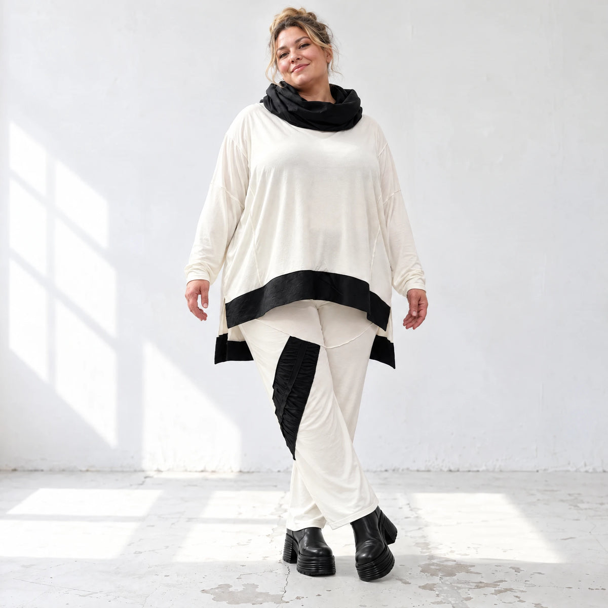 Creme Jerseyhose gerade mit Stretchkomfort Elastikbund Taftdetails und Overlocknähten
