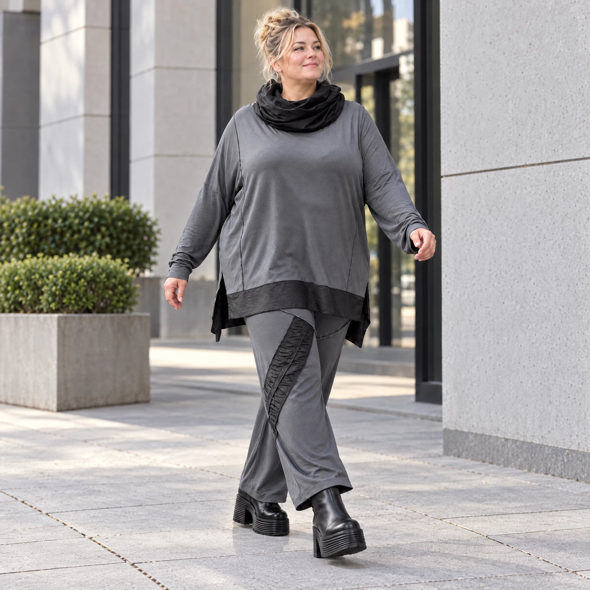 Wintershirt aus weichem Jersey mit Rollkragen Vokuhila Schnitt Taft und Seitenschlitzen