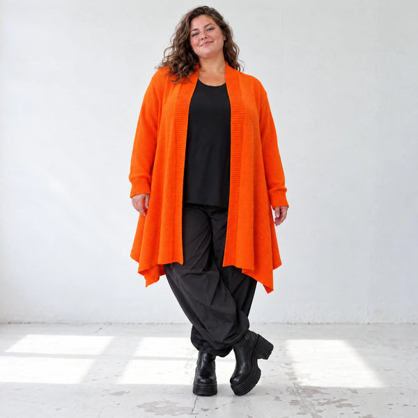Oranger Baumwollcardigan in A-Linie mit leichter Glockenform aus weichem Feinstrick