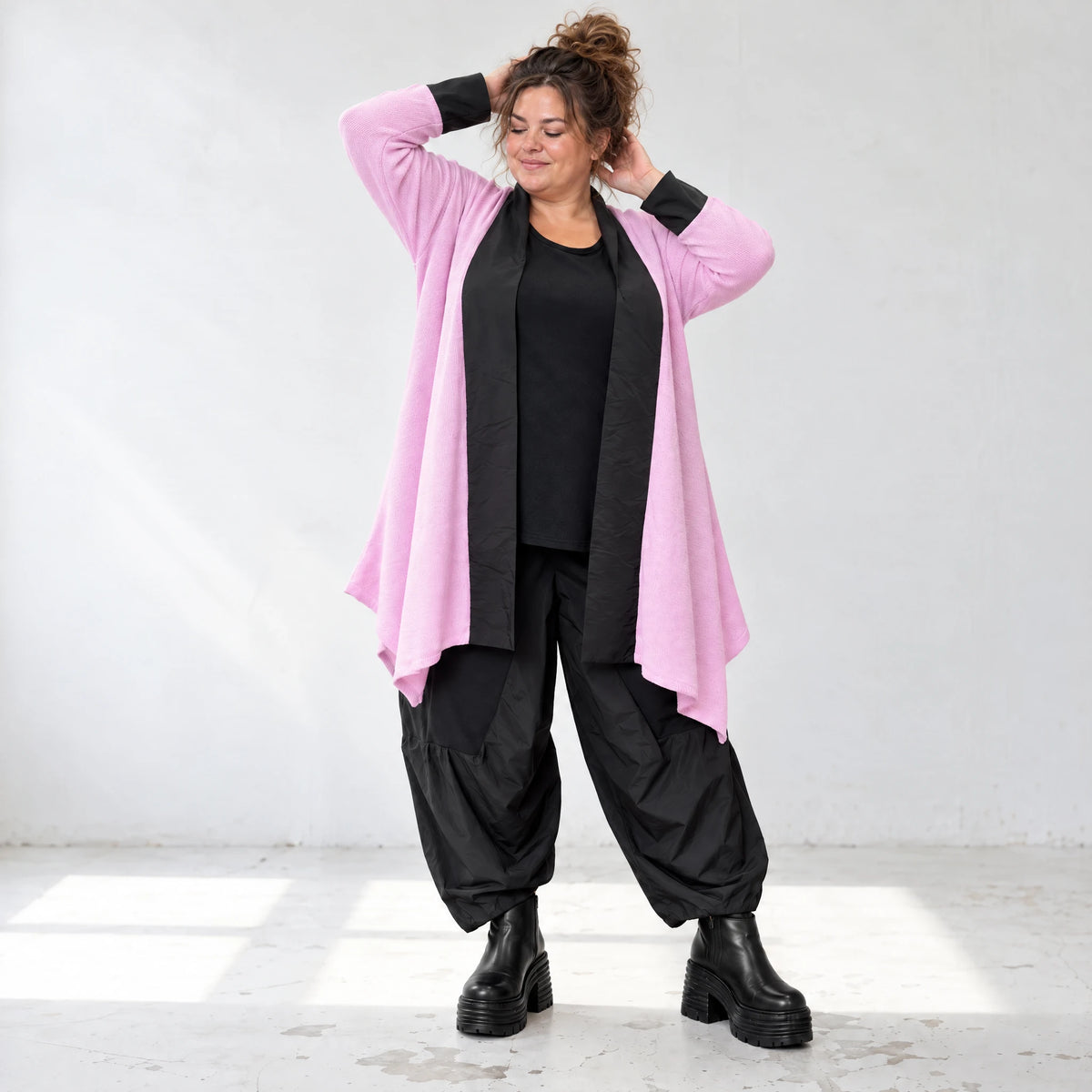 Strickcardigan aus Baumwolle in A-Linie mit Stehkragen und Memorytaft ohne Verschluss