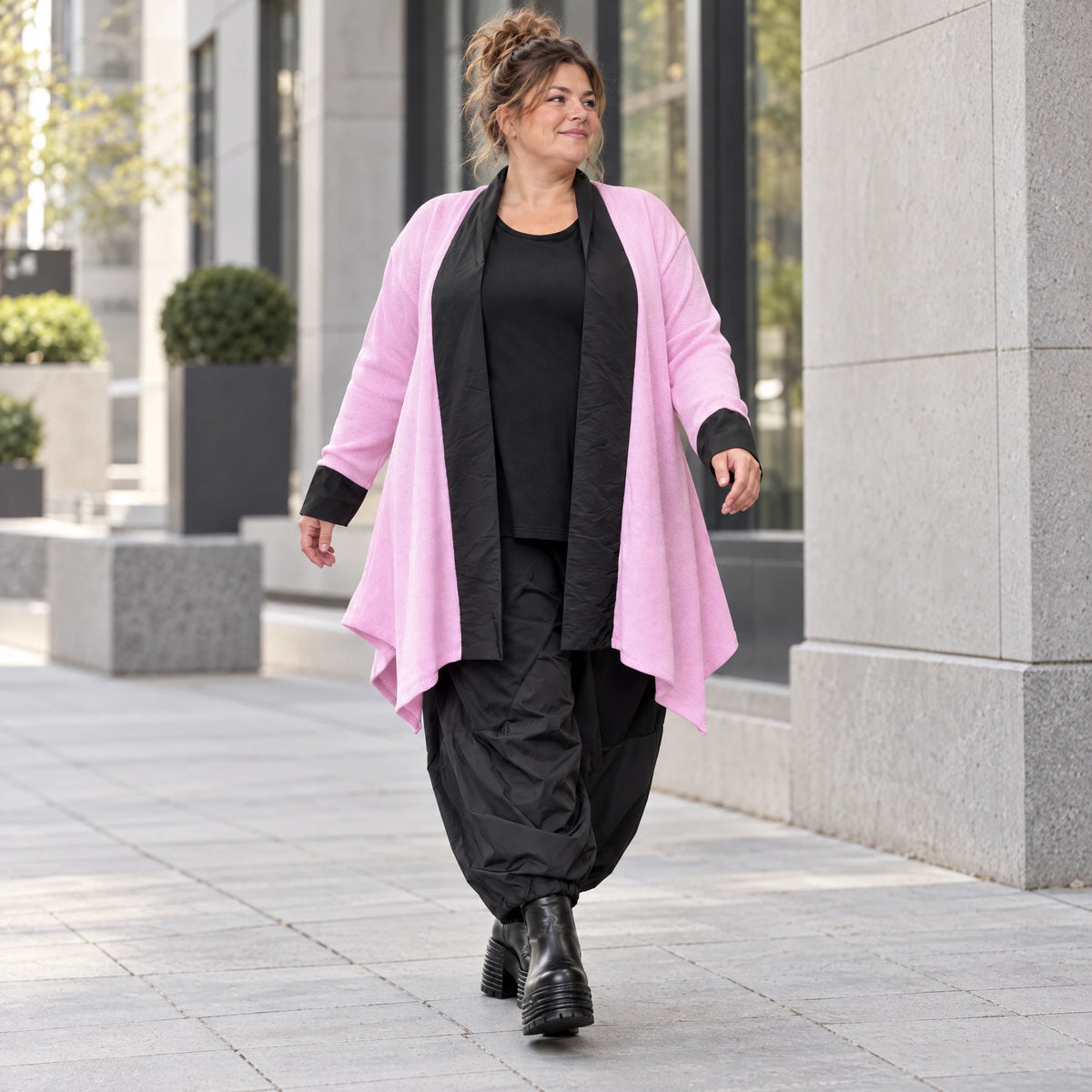 Strickcardigan aus Baumwolle in A-Linie mit Stehkragen und Memorytaft ohne Verschluss