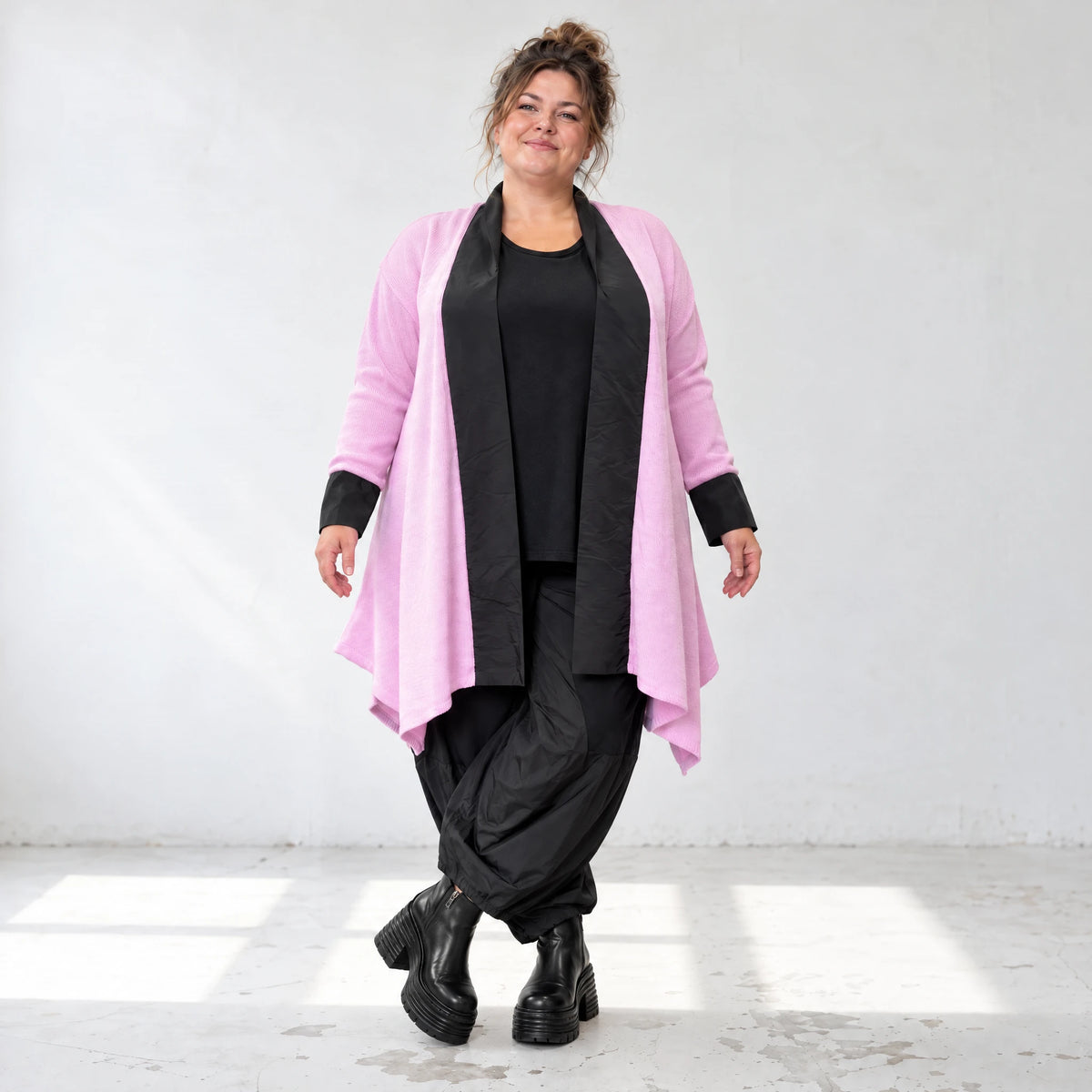 Strickcardigan aus Baumwolle in A-Linie mit Stehkragen und Memorytaft ohne Verschluss