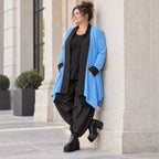 Blauer Baumwollstrick Cardigan in A-Linie mit Memorytaft und leichter Glockenform