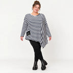 Langarmshirt in Dunkelblau/Weiß aus weichem Stretchjersey mit asymmetrischem Zipfelsaum