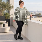Langarmshirt in Creme/Dunkelgrün mit asymmetrischem Zipfelsaum aus weichem Stretchjersey