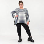Langarmshirt in Creme/Dunkelblau mit A-Linie aus weichem Stretchjersey und Schlitzen