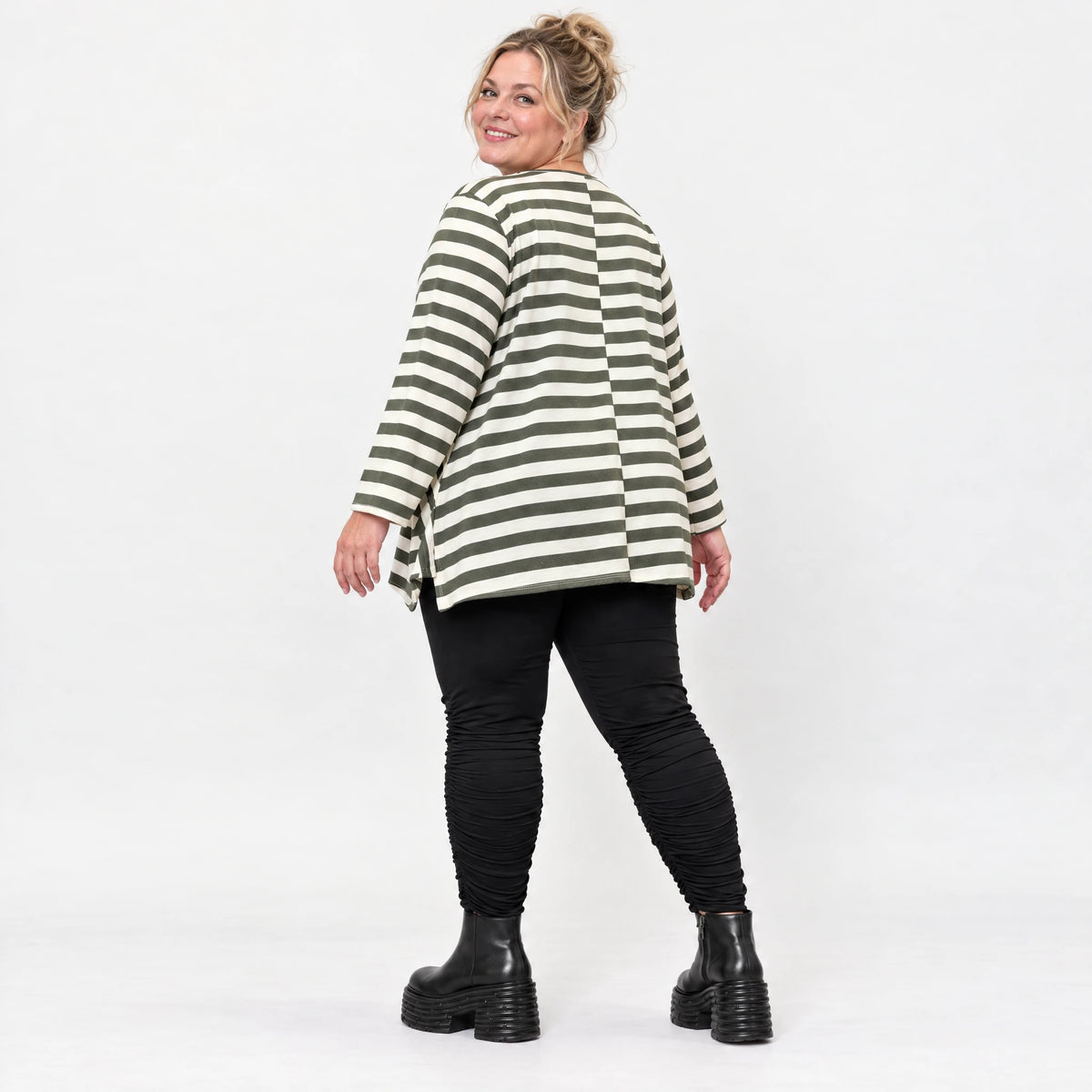 Langarmshirt in Creme/Dunkelgrün mit A-Linie aus warmem Stretchjersey und Faltennahtmuster