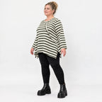 Langarmshirt in Creme/Dunkelgrün mit A-Linie aus warmem Stretchjersey und Faltennahtmuster
