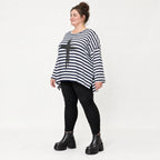 Langarmshirt in Dunkelblau/Weiß aus weichem Stretchjersey in A-Linie mit Seitenschlitzen