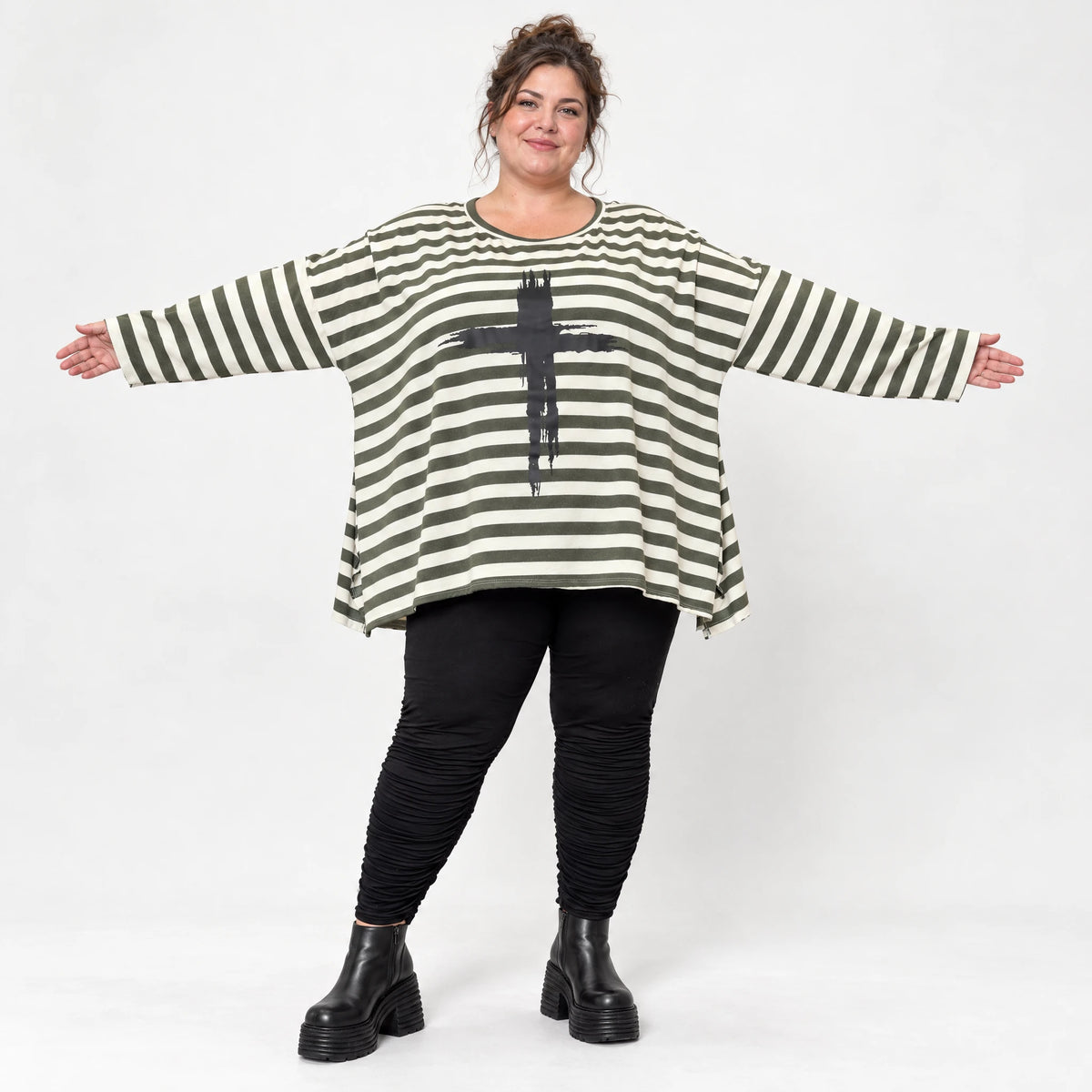 Langarmshirt Creme/Dunkelgrün aus Stretchjersey in lockerer A-Linie mit Seitenschlitzen