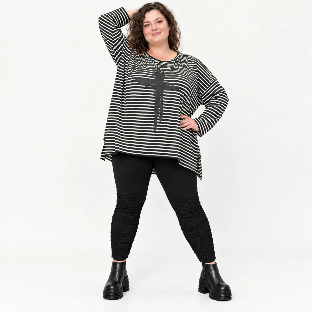 Langarmshirt in Schwarz/Weiß aus Stretchjersey mit A-Linie und seitlichen Schlitzen