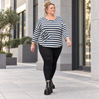 Shirt aus weichem Stretchjersey in Creme/Dunkelblau mit 7/8-Arm und aufgesetzten Taschen