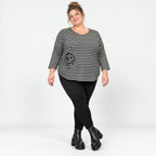 Shirt aus weichem Stretchjersey in Schwarz/Weiß mit 7/8-Arm und gerundetem Schnitt