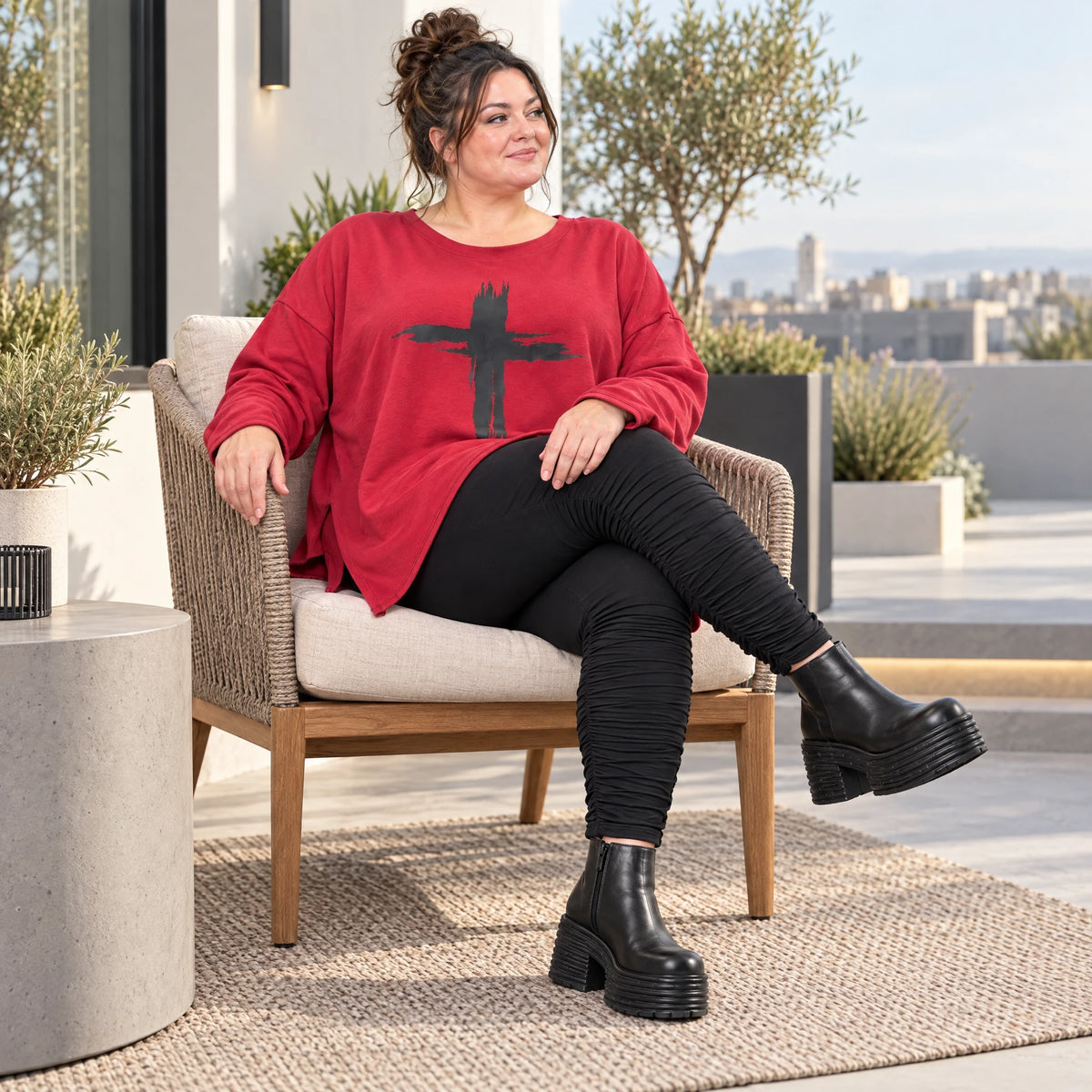 Langarmshirt in Rot mit Rundhalsausschnitt und fließender A-Linie aus Stretchjersey