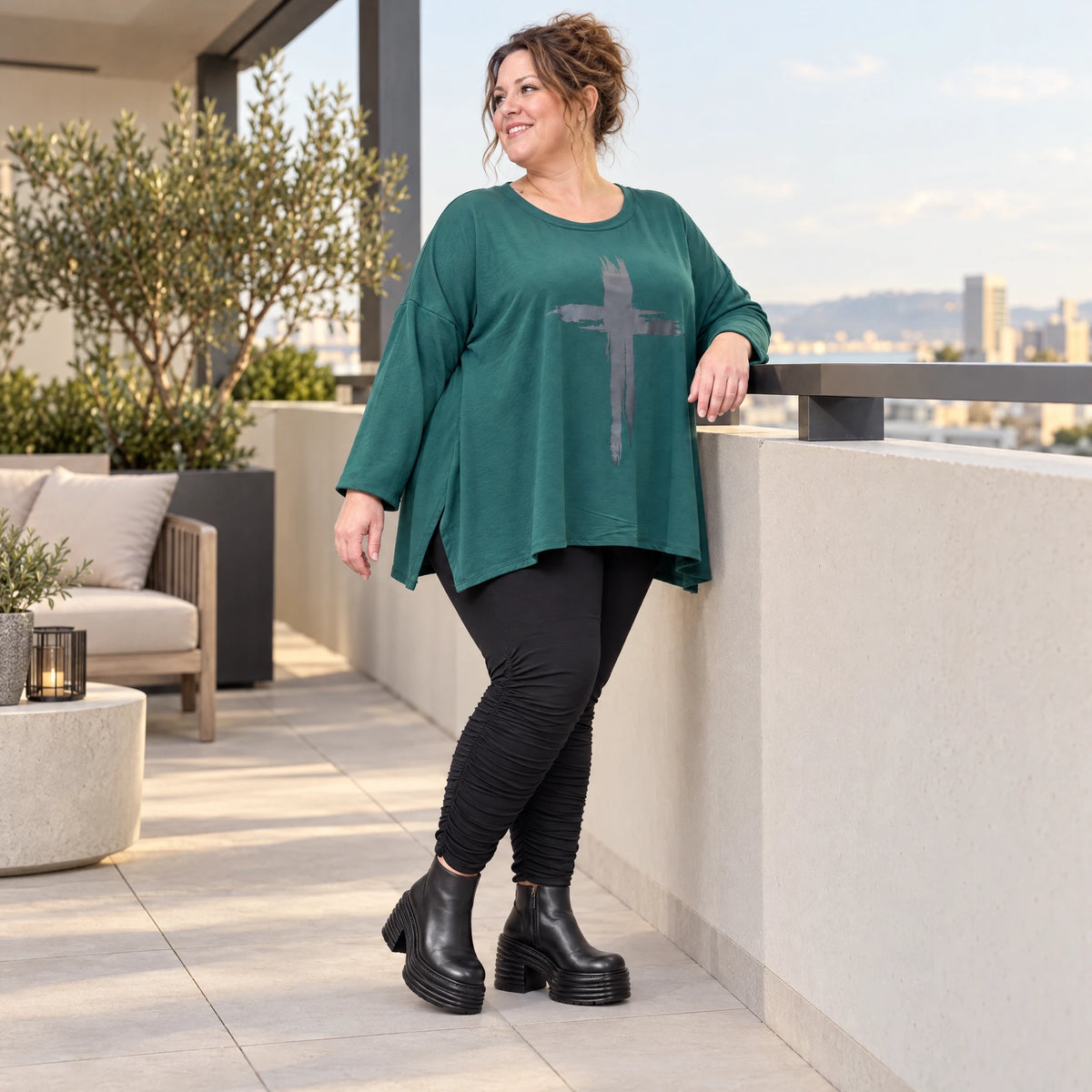 Langarmshirt in Dunkelgrün mit fließender A-Linie aus feinem Stretchjersey für den Winter