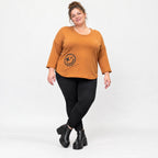 Shirt aus weichem Stretchjersey in Braun mit Rundhalsausschnitt und gerundeter Schnittform
