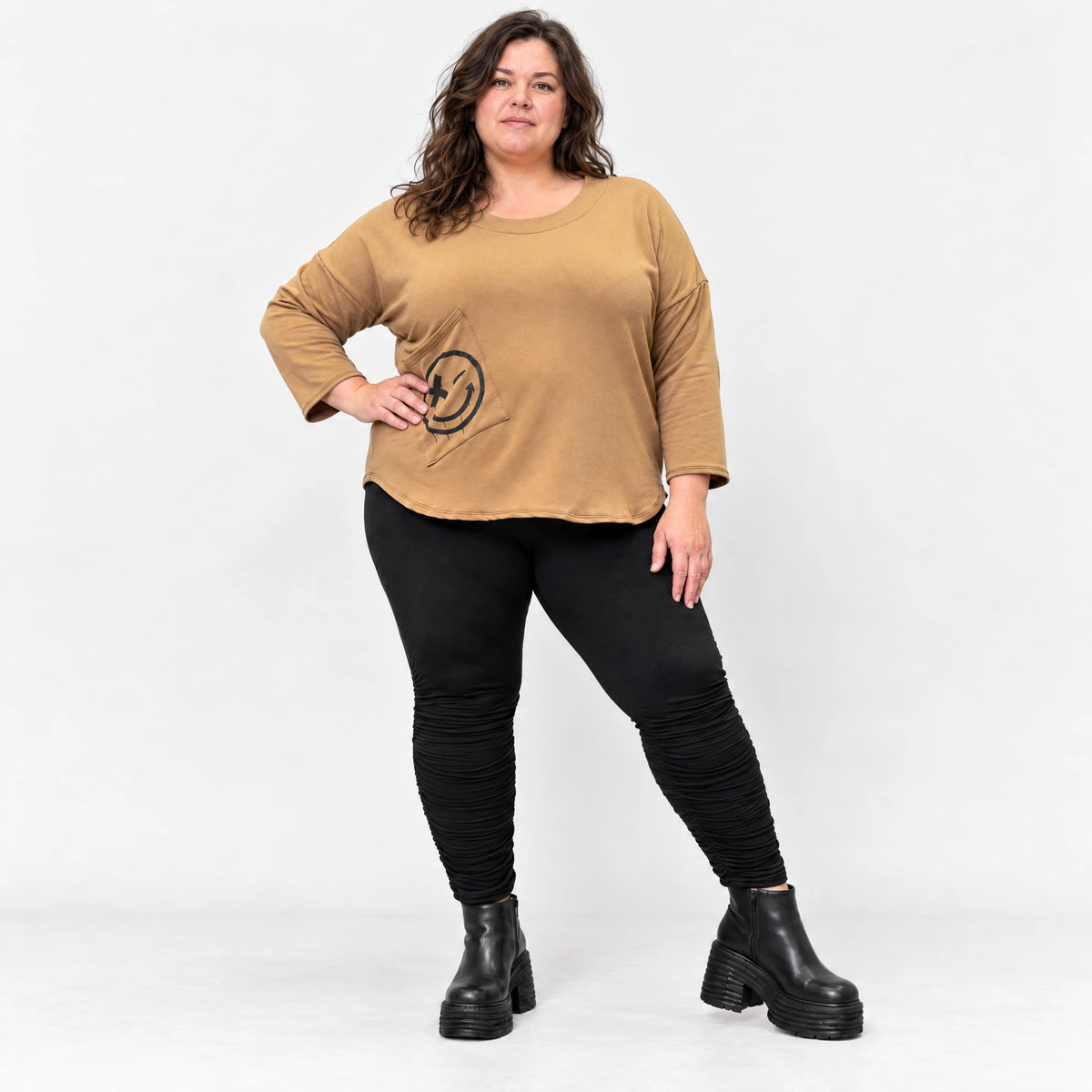 Basic Shirt in Camel aus weichem Stretchjersey mit 7/8-Arm und gerundeter Schnittform