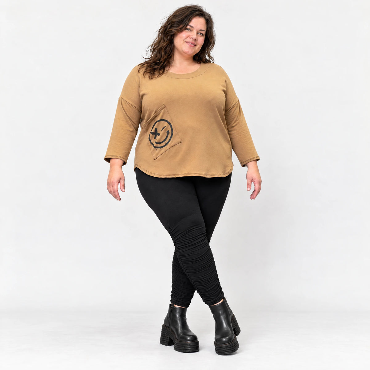 Basic Shirt in Camel aus weichem Stretchjersey mit 7/8-Arm und gerundeter Schnittform