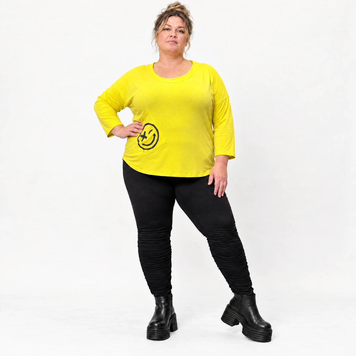 Shirt in leuchtendem Gelb aus weichem Stretchjersey mit Rundhalsausschnitt und 7/8-Arm