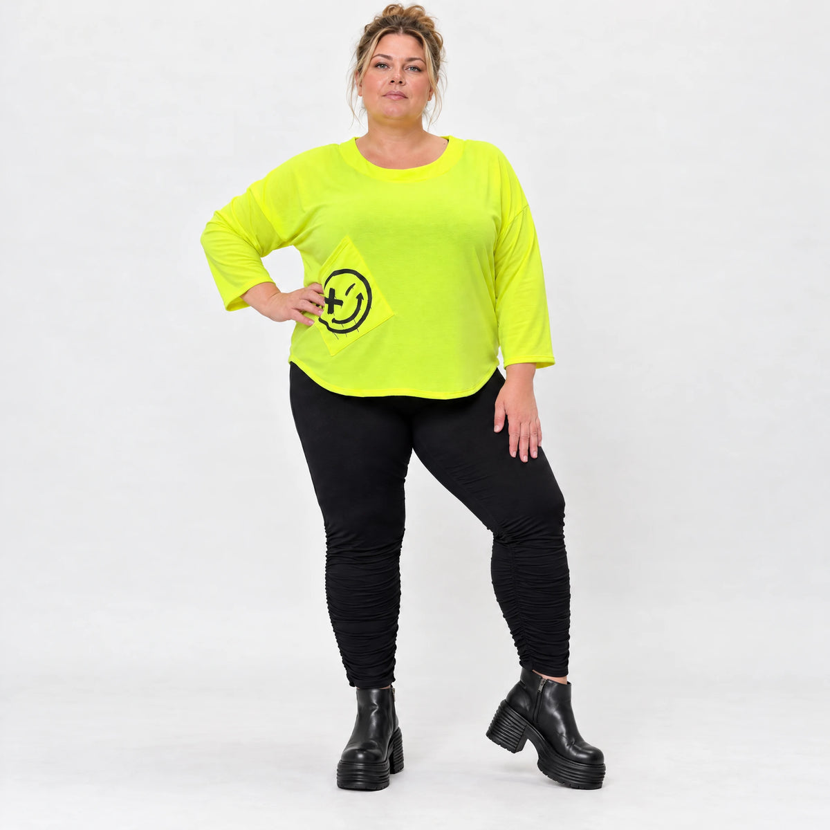 Neongelbes Shirt aus weichem Baumwolljersey mit Rundhalsausschnitt 7/8-Arm und Taschen