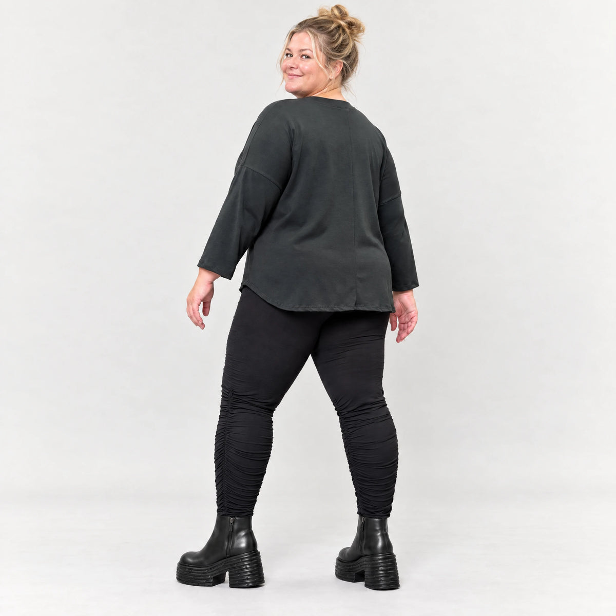 Schwarzes Basic Shirt aus weichem Stretchjersey mit Rundhalsausschnitt und 7/8-Arm