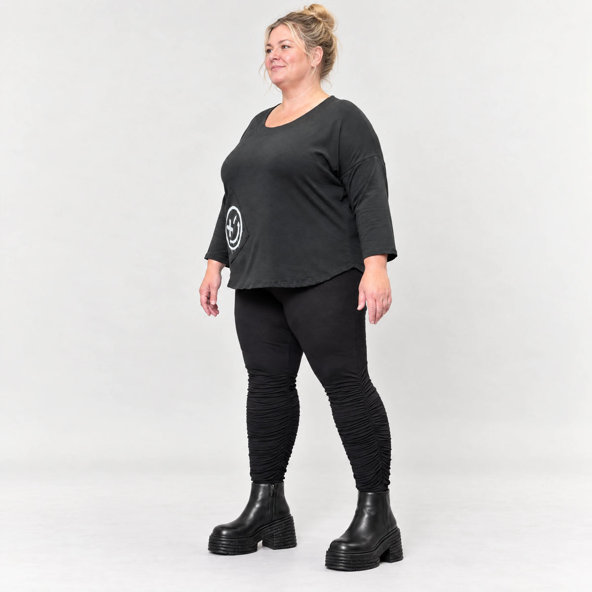 Schwarzes Basic Shirt aus weichem Stretchjersey mit Rundhalsausschnitt und 7/8-Arm