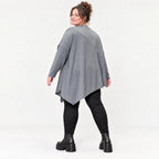 Langarmshirt in Grau mit asymmetrischem Schnitt und Zipfelsaum aus weichem Stretchjersey
