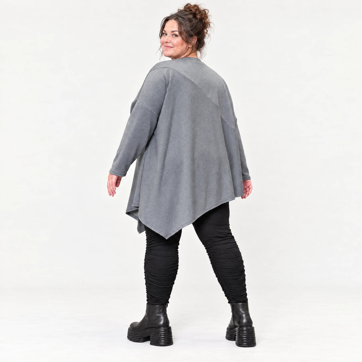 Langarmshirt in Grau mit asymmetrischem Schnitt und Zipfelsaum aus weichem Stretchjersey
