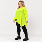 Langarmshirt in Neongelb mit asymmetrischem Zipfelsaum aus weichem Stretchjersey