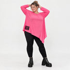 Langarmshirt in frischem Pink mit asymmetrischem Zipfelsaum aus weichem Stretchjersey