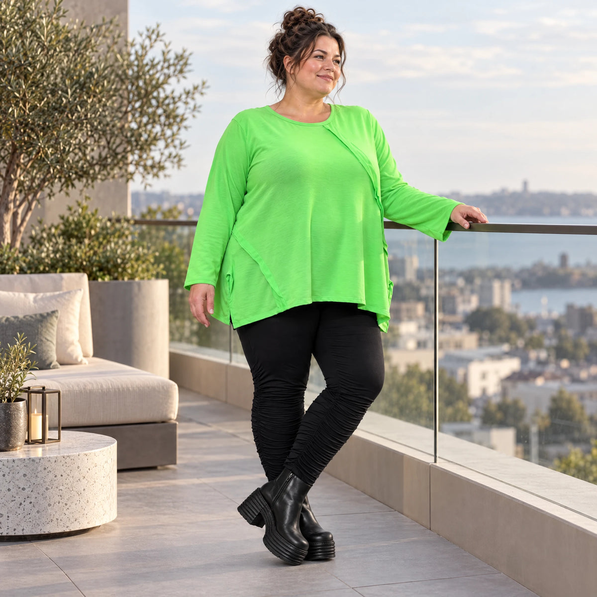 Langarmshirt in Grün aus feinem warmem Stretchjersey aus Italien mit fließender A-Linie