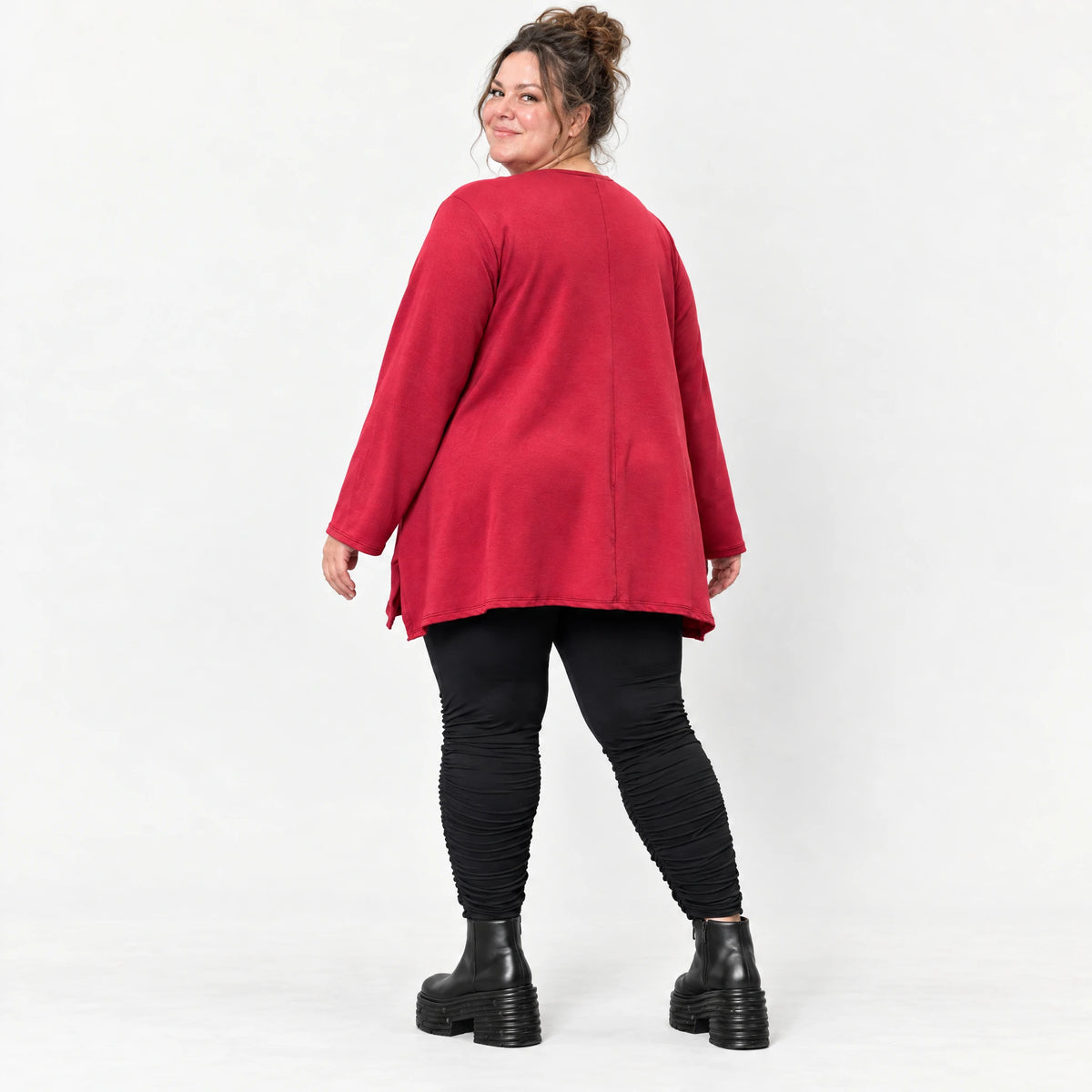 Rotes Langarmshirt mit fließender A-Linie aus weichem Stretchjersey gefertigt in Italien