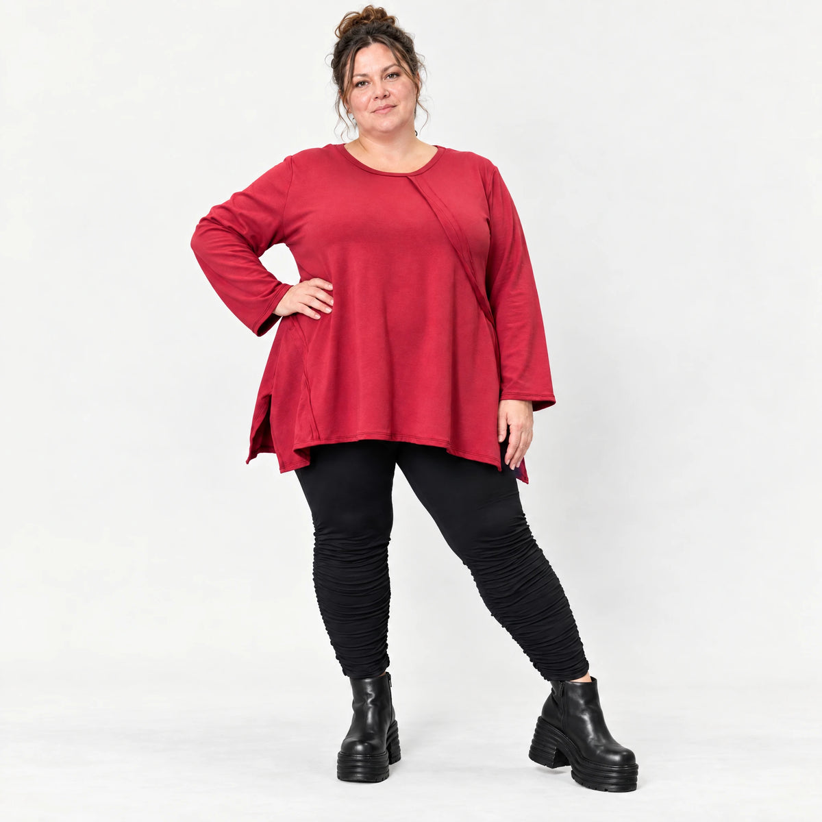 Rotes Langarmshirt mit fließender A-Linie aus weichem Stretchjersey gefertigt in Italien