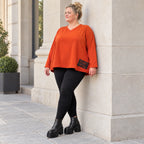 Langarmshirt in Orange aus weichem Stretchjersey mit V-Ausschnitt und kastiger Passform