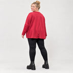 Rotes Langarmshirt aus weichem Stretchjersey mit V-Ausschnitt und kastiger Passform