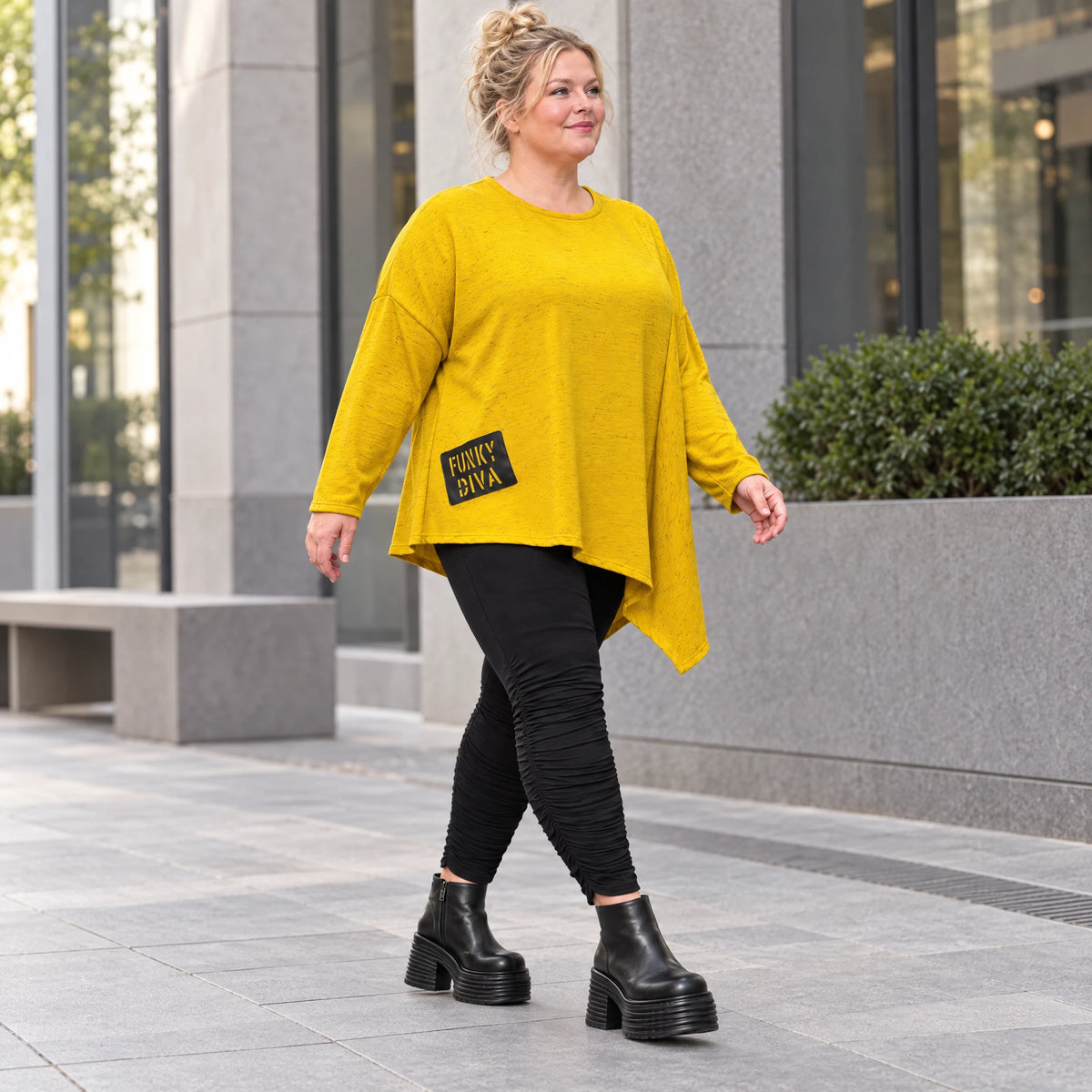 Feinstrickshirt in Gelb mit asymmetrischem Zipfelsaum Langarm und Rundhalsausschnitt