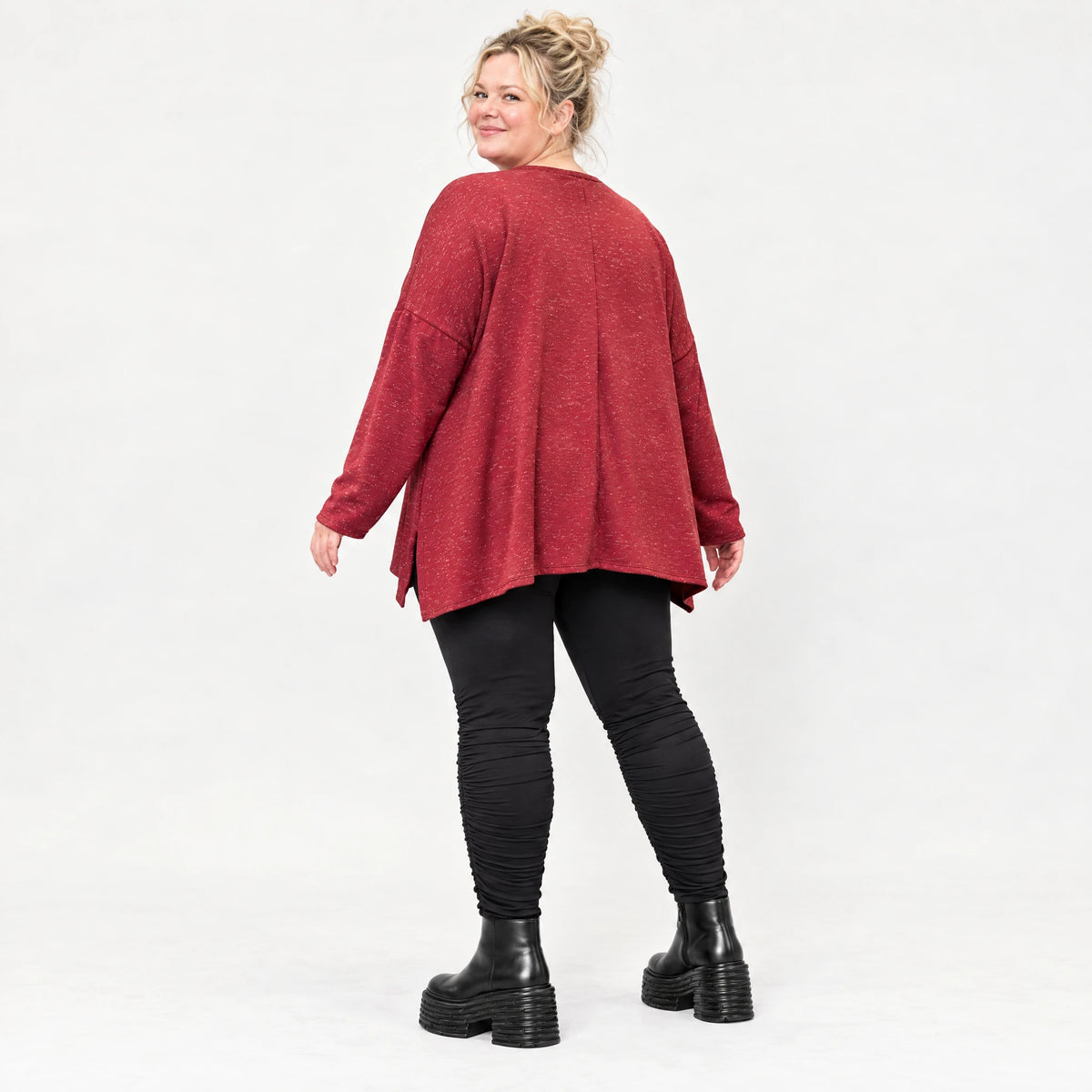 Feinstrickshirt in Rot/Weiß mit flauschigem Garn in A-Linie und Rundhalsausschnitt