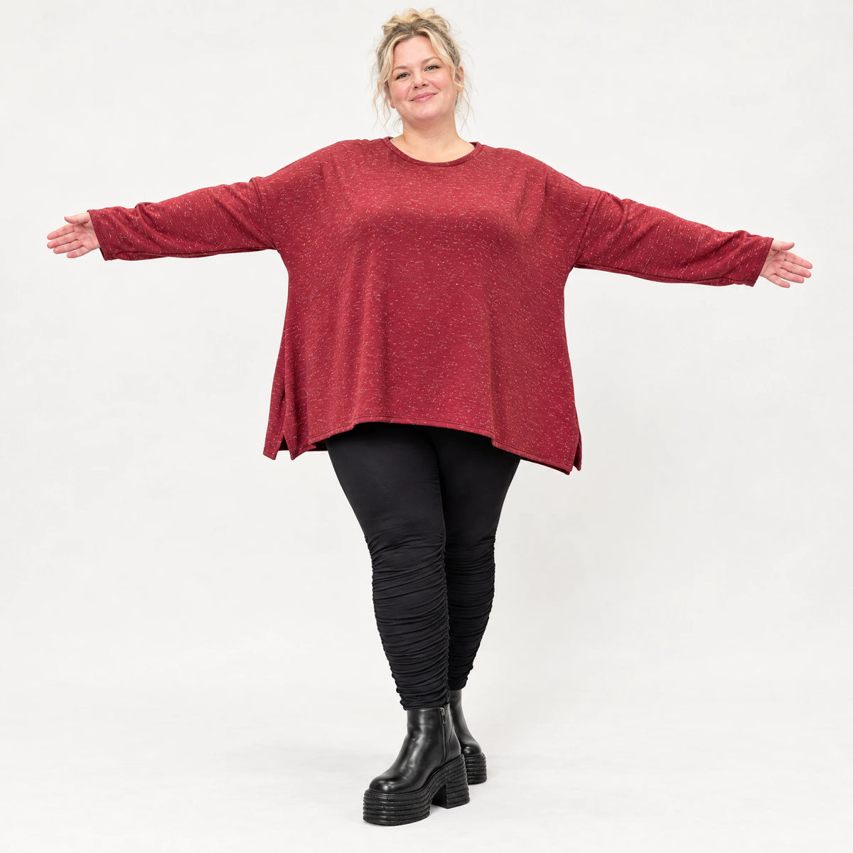 Feinstrickshirt in Rot/Weiß mit flauschigem Garn in A-Linie und Rundhalsausschnitt