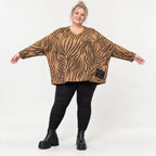Flauschiges Langarmshirt aus Feinstrick in Braun/Schoko mit V-Ausschnitt und Kastenform