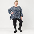 Langarmshirt aus weichem Feinstrick in Blau/Grau mit A-Linie und seitlichen Schlitzen