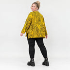 Flauschiges Strickshirt in Gelb/Schwarz mit Zebramuster in lockerer A-Linie und Schlitzen