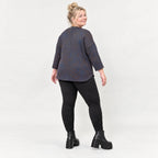 Weiches Langarmshirt in Blau/Braun aus Feinstrick mit Flauschgarn und Rundhalsausschnitt